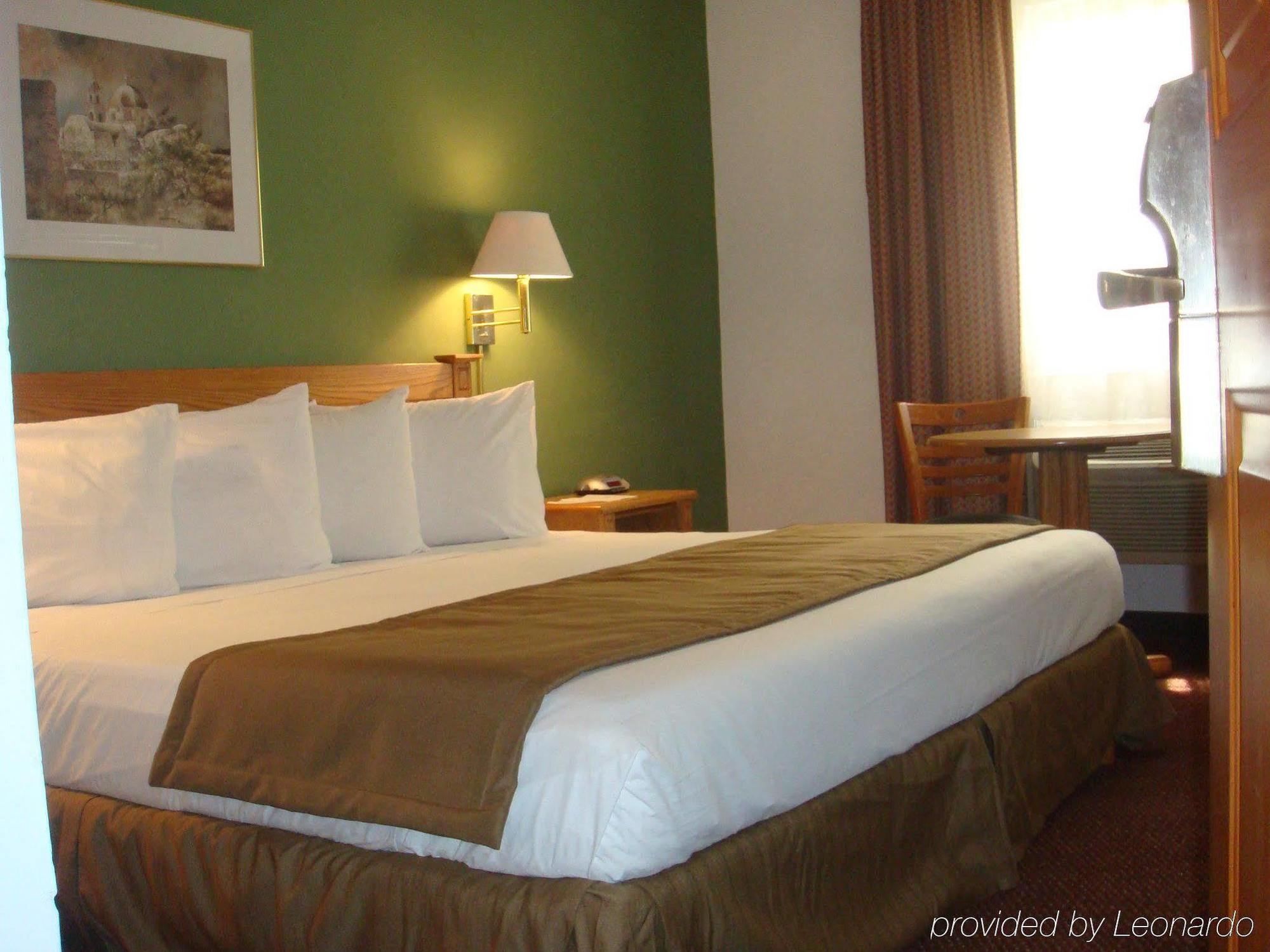 Best Western Hacienda Monterrey By Macroplaza Hotel Room photo